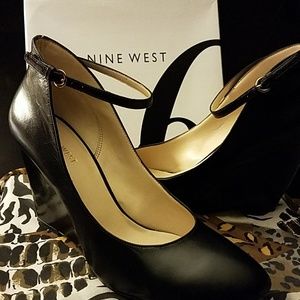 Wedged leather shoes